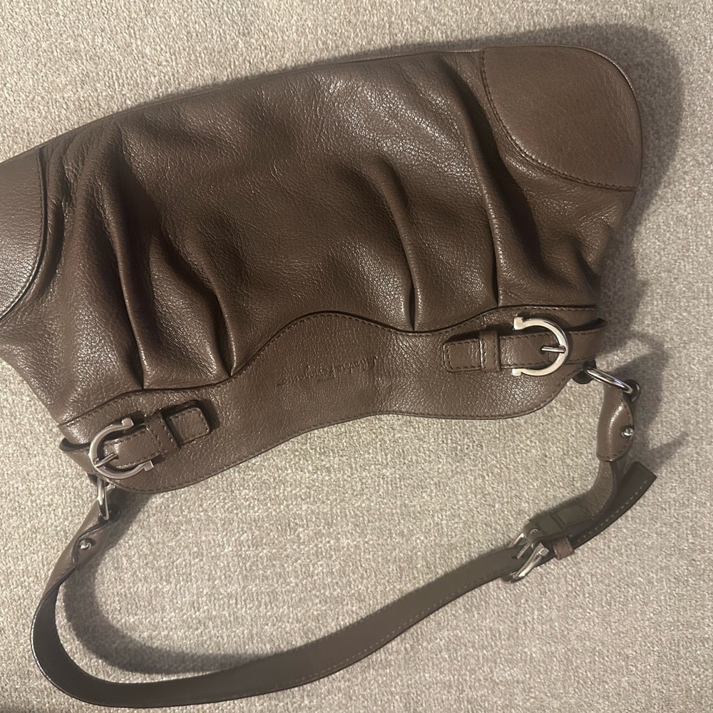 ‼️SOLD‼️Salvatore Ferragamo Gancini Shoulder Bag Leather Brown Silver - Picture 3 of 10